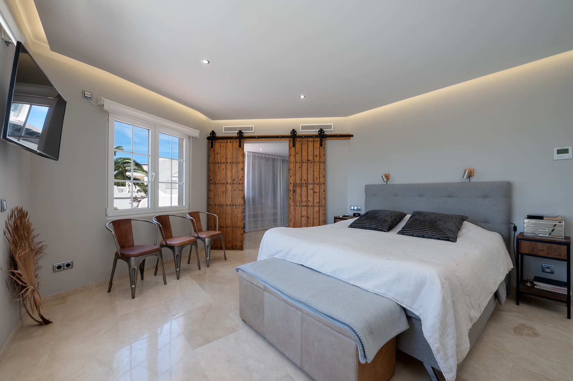 Schlafzimmer 1