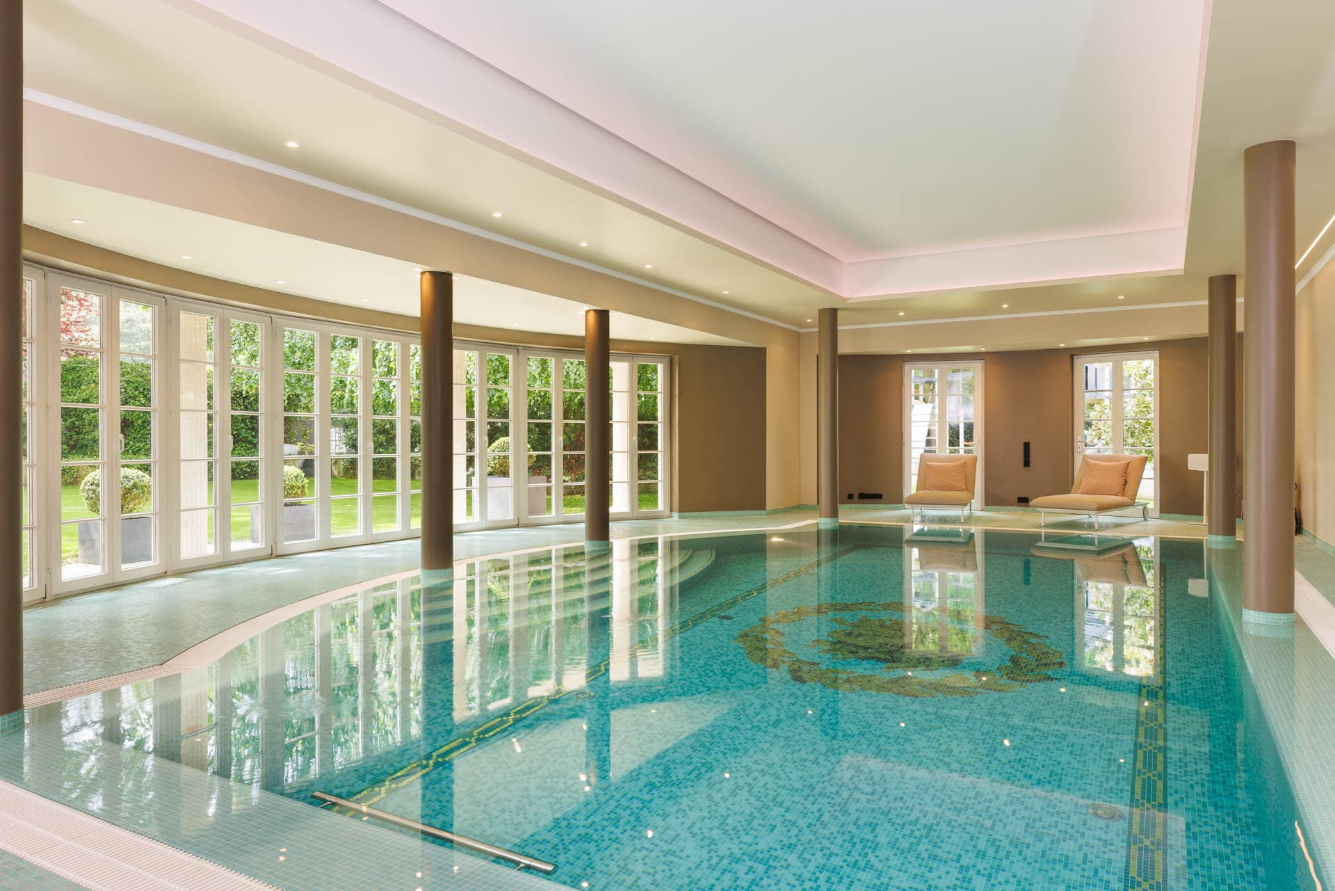 Indoor-Pool