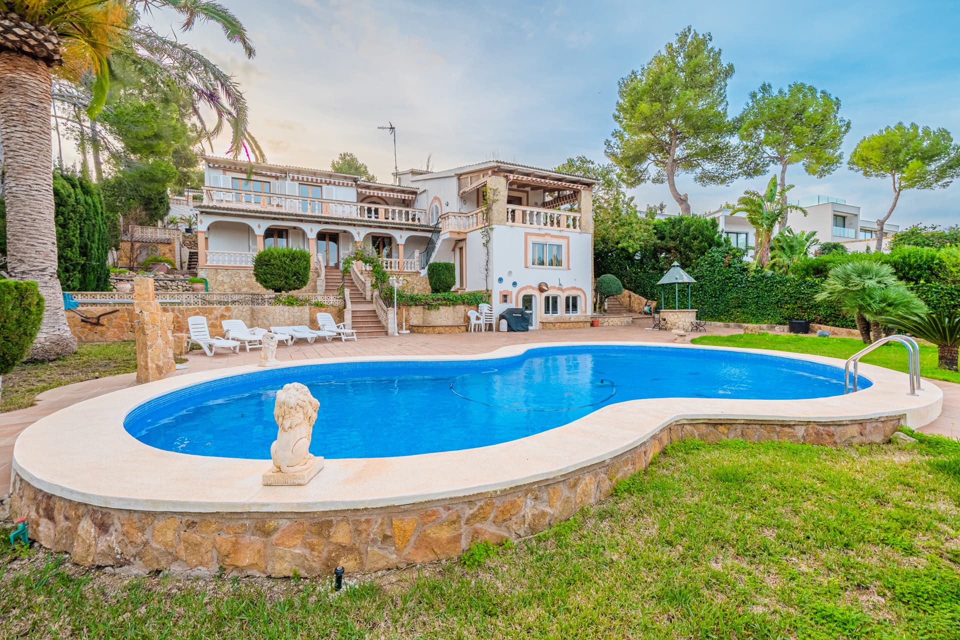 Outdoor-Pool