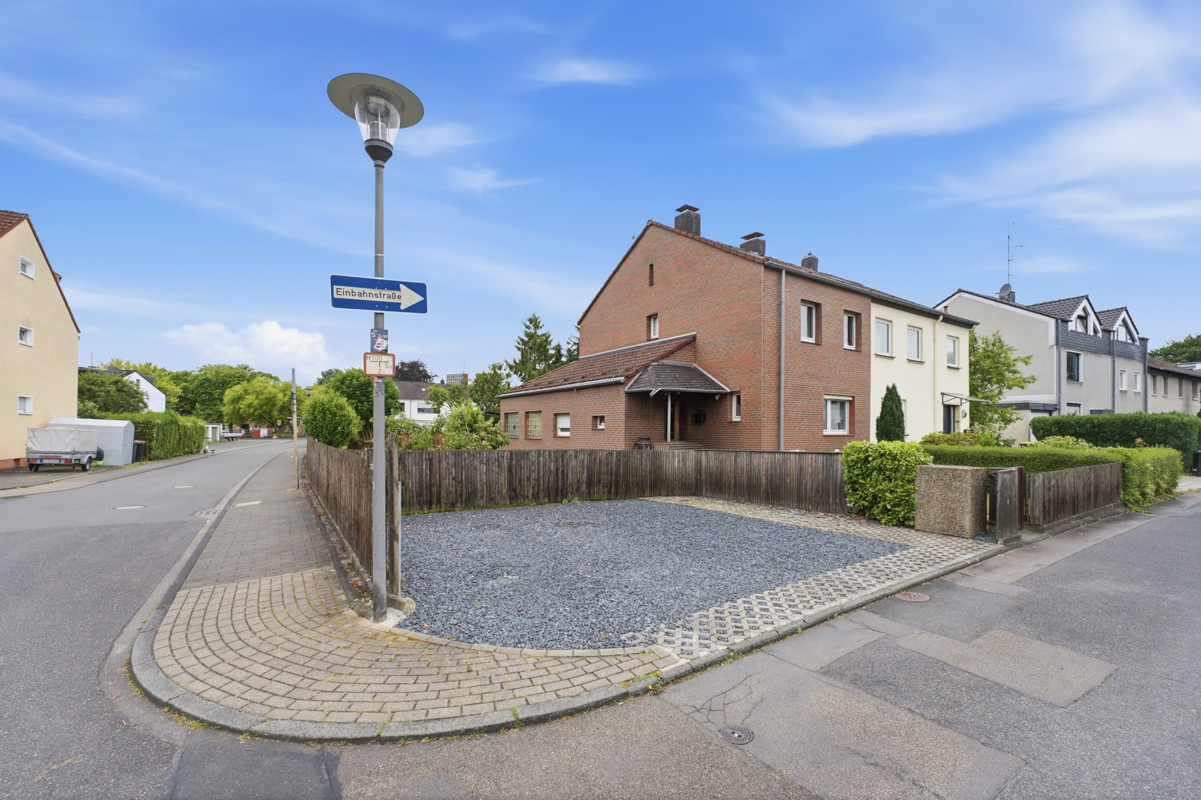 Straßenansicht 1