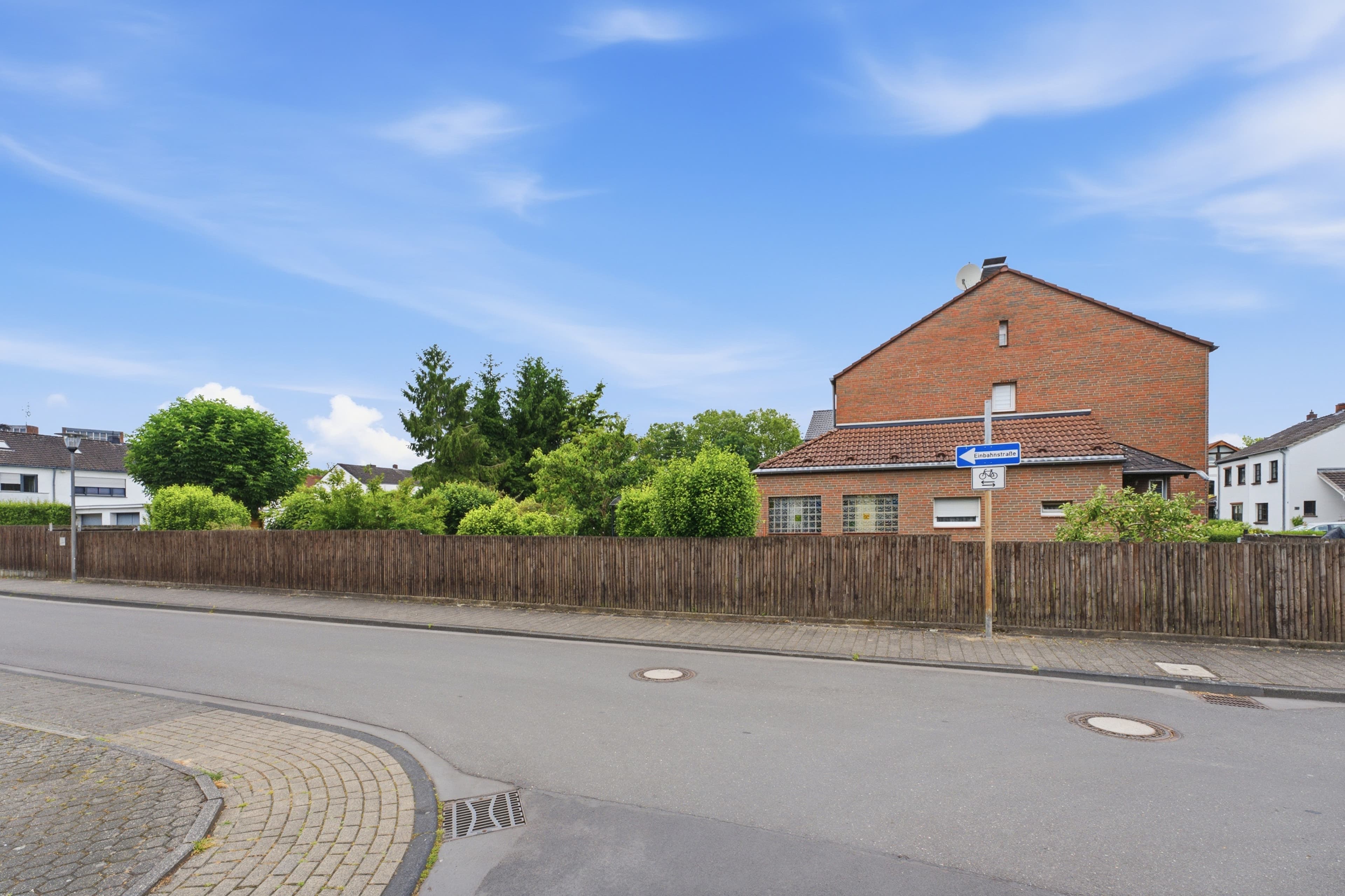 Straßenansicht 2